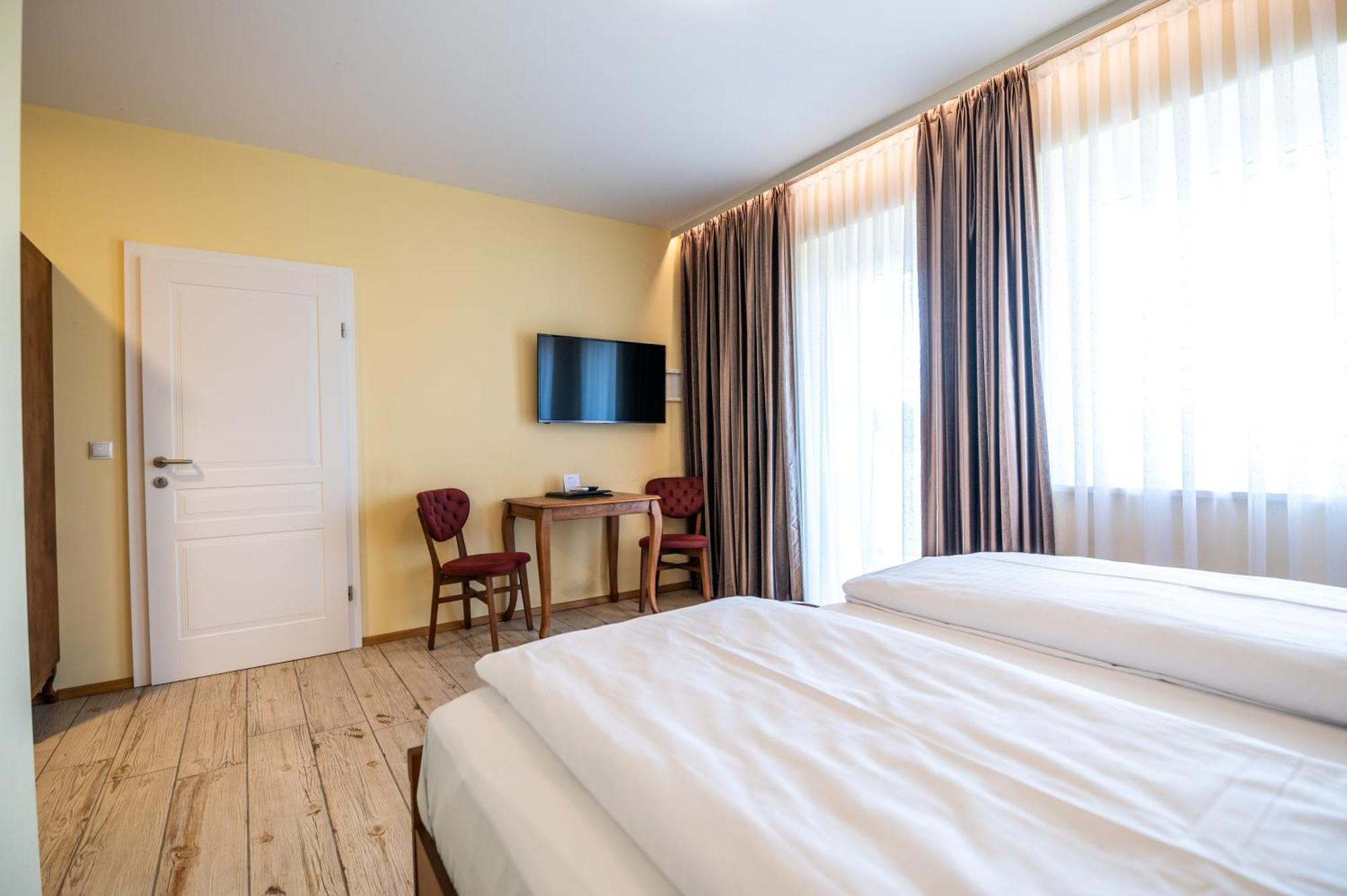 Vulkan Residenz Hotel I Self Check-In Schwarzautal Exteriör bild